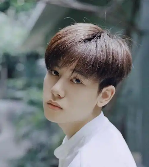 男生发型中分碎盖,颜值在线的发型丨中分 碎刘海 - 冷求网