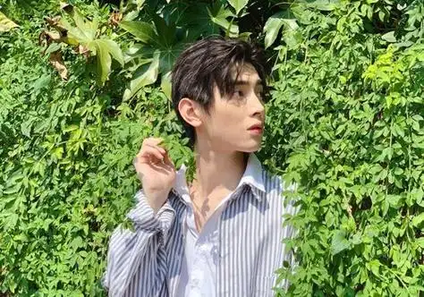 男生偏分头时尚与否看刘海 25岁男生最新偏分刘海短发安利