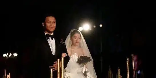 李嘉格:好声音输给张碧晨,却嫁给爱奇艺总裁,如今境遇大相径庭