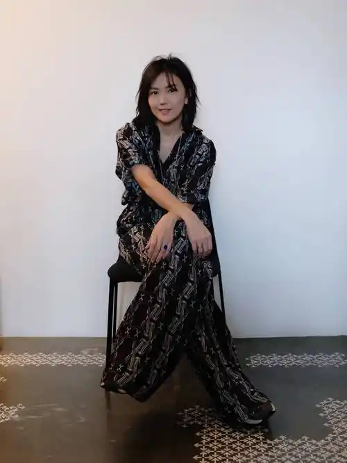 回顾歌手孙燕姿嫁普通丈夫婚后连生二胎一家四口其乐融融