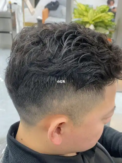 港风  #复古港风  #烫发港风侧背头