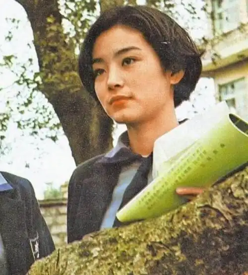 林青霞母亲麻兰英女儿有钱又孝顺她当年为何从12楼一跃而下