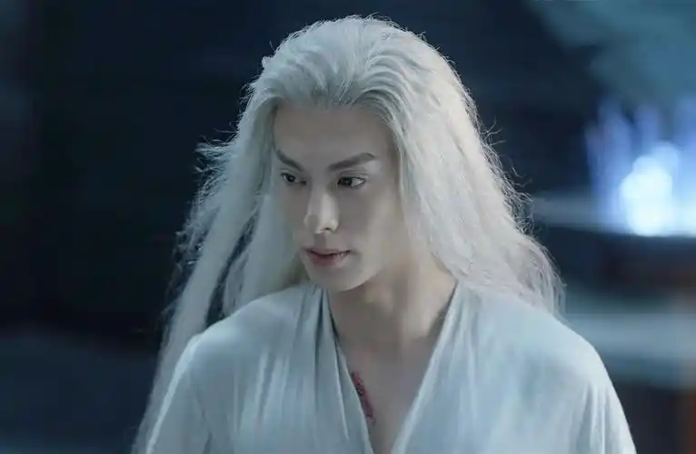 遇龙开播槽点多男主假发劣质全程面瘫无滤镜真实到卡粉