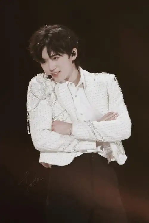 宋亚轩超话20230502 海口演唱会元气/霸气随意切换90@时代少年团