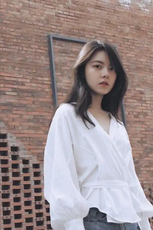 00后小花来抢饭碗了各有特色青春洋溢后浪将被拍到沙滩上