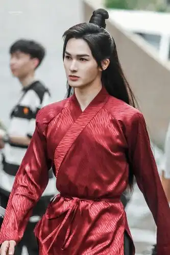 苏记朱正廷红衣射箭了吗?