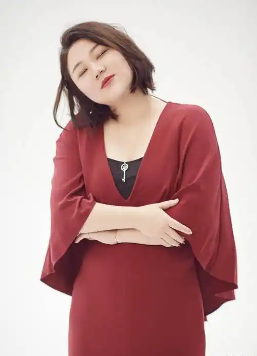 的体面,杨天真出镜翻车,穿衣不当刚开始就被强制下线_黑色_身材_短发