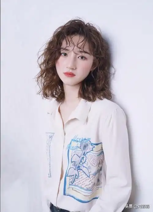 适合头发少的发型(适合头发细软少的女性)