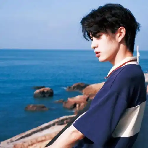 2020最火抖音帅气男生头像吸引人