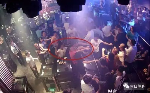 萍乡市安源公安分局凤凰派出所接在辖区某酒吧报警称有人打架