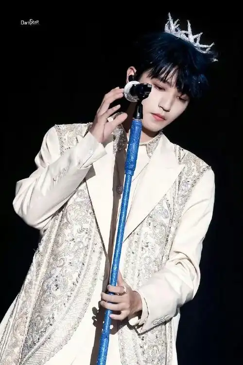 [爱橙橙]  从珍珠皇冠到荆棘皇冠~  顺便安利一下我们演员王俊凯即将