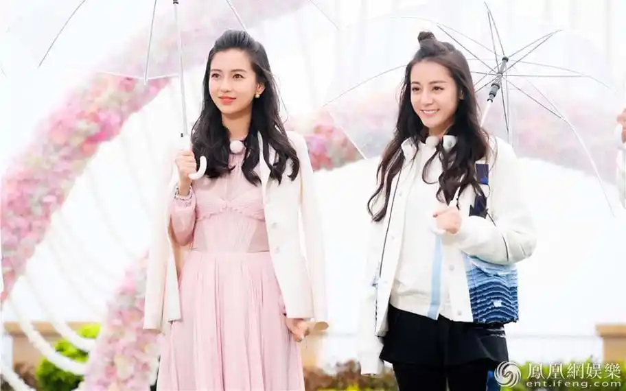 《奔跑吧》与迪丽热巴各自领队对抗