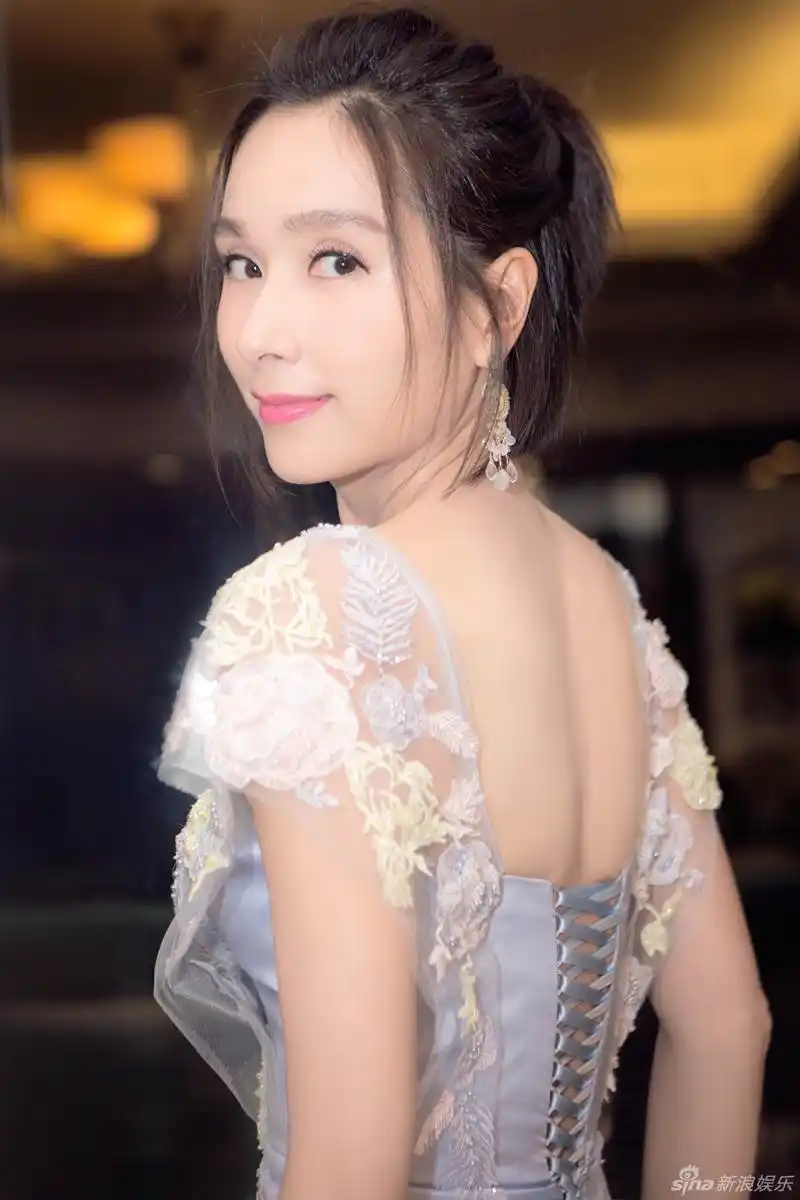 杨恭如出席活动少女感爆棚_高清图集_新浪网