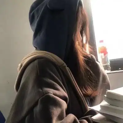 贰迟 简单干净风格真人女头_女生头像_我要个性网