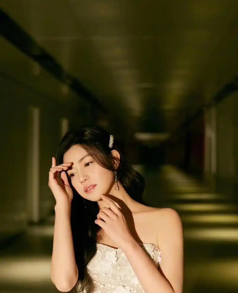 刘诗诗陈妍希健身同框旧照,好身材不输少女.