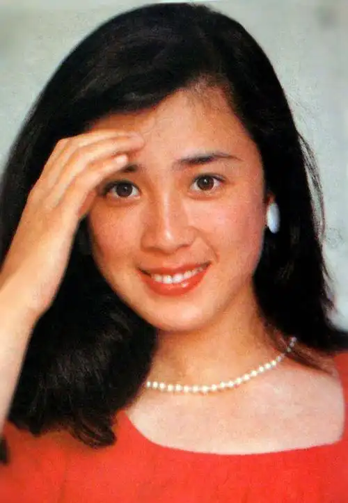 傅艺伟绝代芳华的生活照,有着惊为天人的容颜,才能出演狐狸精