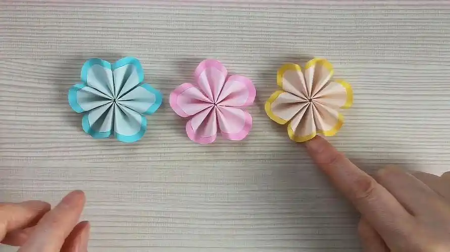 教你这样折纸花,折出来简单又漂亮