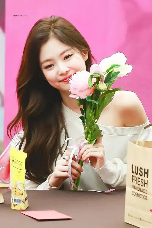 jennie 金珍妮 /图源见logo 676767侵删