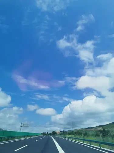 晴天后云彩,多层,如花朵.