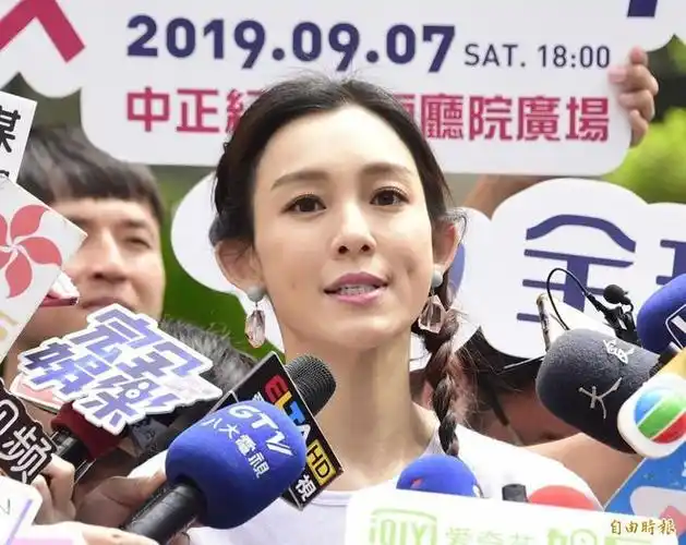 沉寂4年!范玮琪甩阴霾亮相 「双颊消瘦」庆48岁生日|小s|陈建州|苏贞