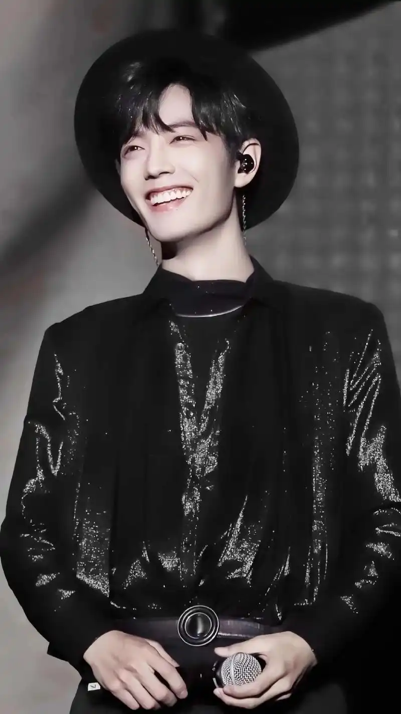 一眼入迷,怎么办.#肖战海神临世封神照片#一眼就心动 #肖战