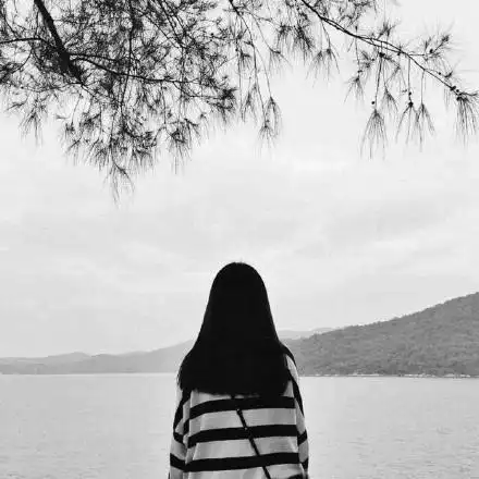 黑白头像女生背影图片伤感美女头像图片大全