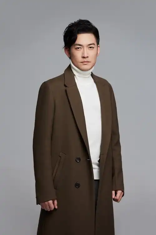 张博新春大片上线 气质俱佳展现暖男魅力