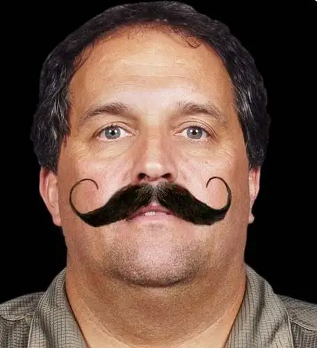 组图:大范甘迪变脸海盗船长 被换胡须惨遭恶搞-搜狐体育