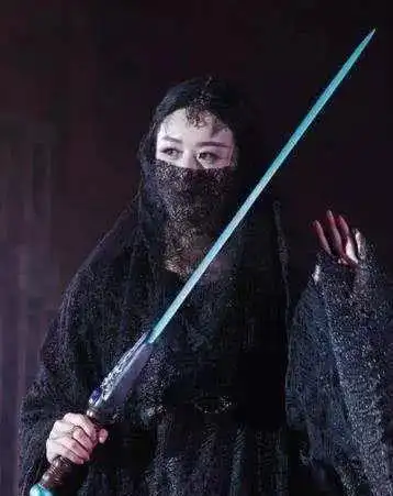 女星穿黑衣古装蒙面,蒋欣像个侠客,赵丽颖又美又神秘