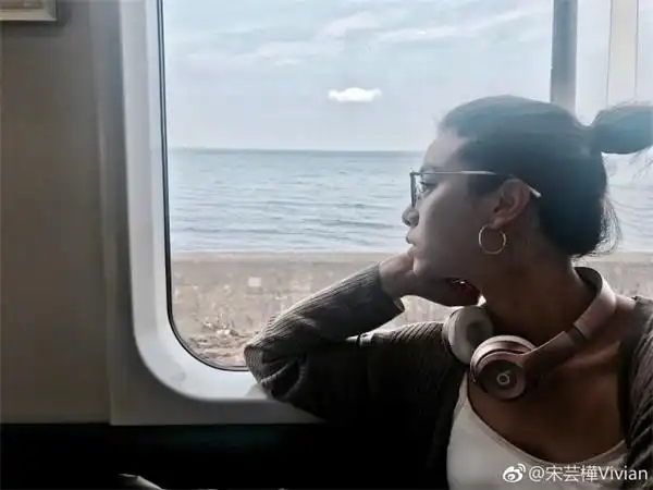 文艺范儿上线 宋芸桦晒意境照