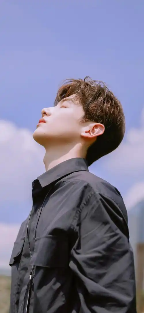 最新白敬亭潮流时尚适合女生手机壁纸