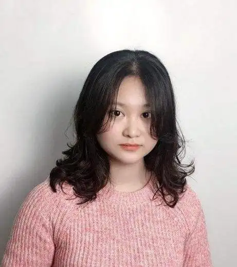 女潮款 十款适合胖圆脸女生的发型短发(2)胖圆脸女生适合的发型图片