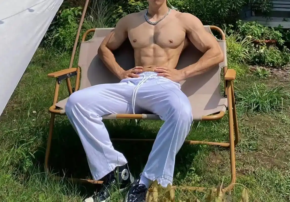 腹肌 #肌肉 #胸肌 #猛男 #肌肉男 #篮球 #毫无训练 - 抖音