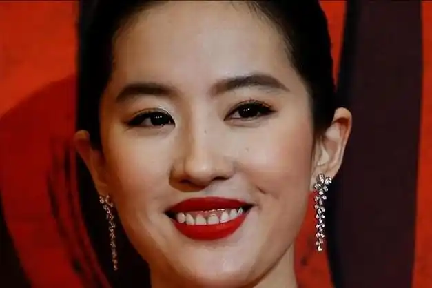 这些坚持"美人三分龅"的明星,太稀罕|牙齿|龅牙|邱淑贞|刘亦菲_网易