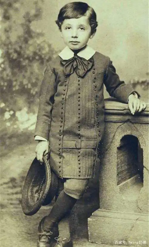 3位伟大科学家的童年故事牛顿出生时3斤爱因斯坦被认为是低能