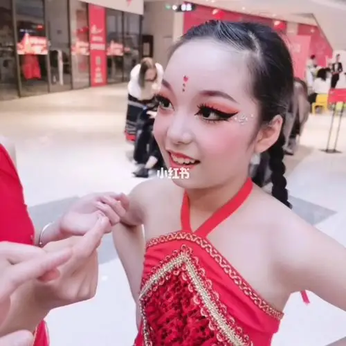 儿童舞台妆演出妆创意夸张大眼妆