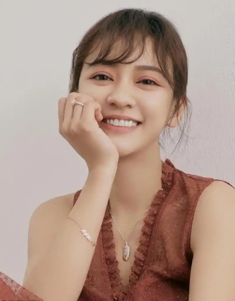 陈意涵(ivychen),1982年11月12日出生于台湾省新北市,华语影视女演员.