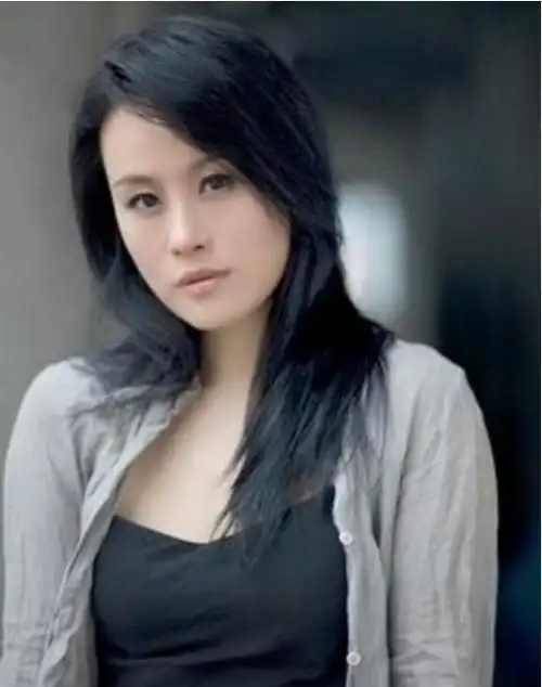 邬君梅年轻时惊艳一代人, 与张曼玉合影显青涩, 这张高级脸太有范_网