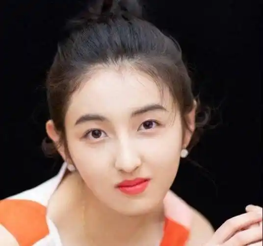 吴磊官宣女友张子枫,爱情太甜,枸杞泡在保温瓶里_作品_人物_观众