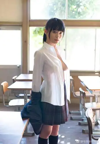 16岁日本超"胸"女国中生星名美津纪 长大了后更美了(多图预警)