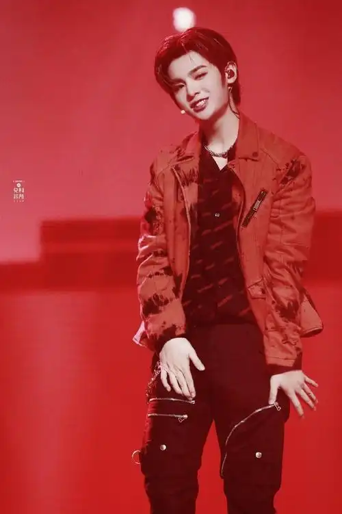 黄明昊美年达代言人#一些红色汀汀78157815相同的颜色,不同