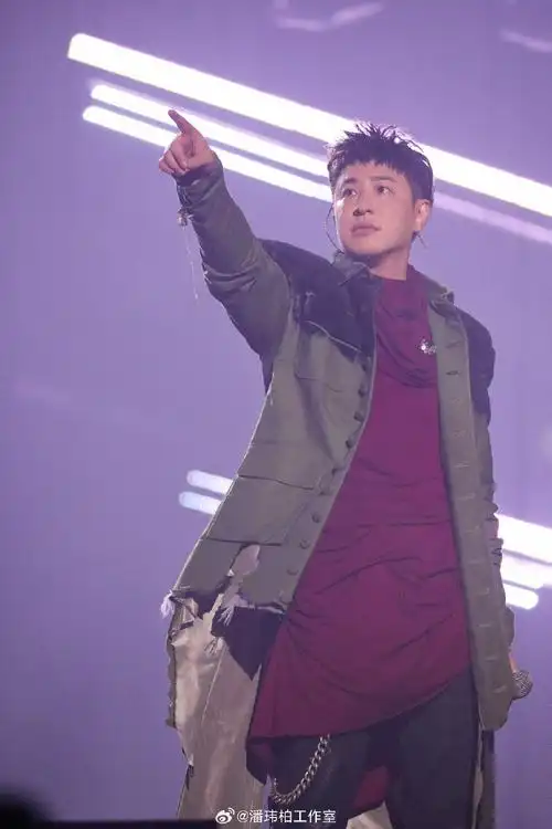 #潘玮柏狂爱巡回演唱会#