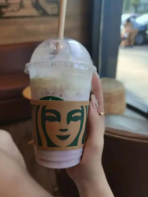 是谁秋天第一杯奶茶拍照还没有美甲啊?