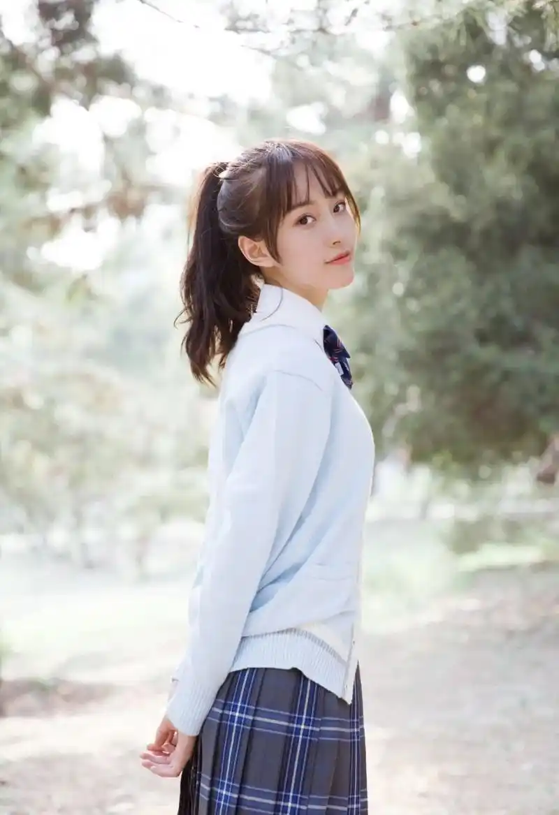 王梓莼,长相优雅甜美的素人校花