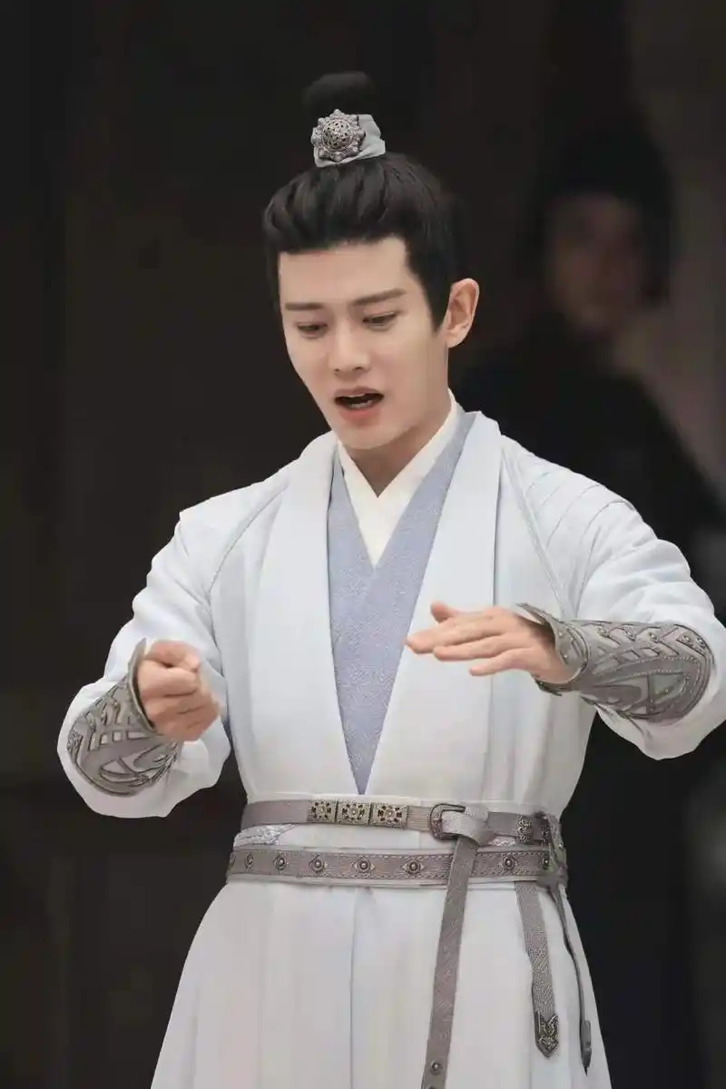 古装内娱的天花板?任嘉伦新剧造型把巅峰"陆大人"拉下神坛