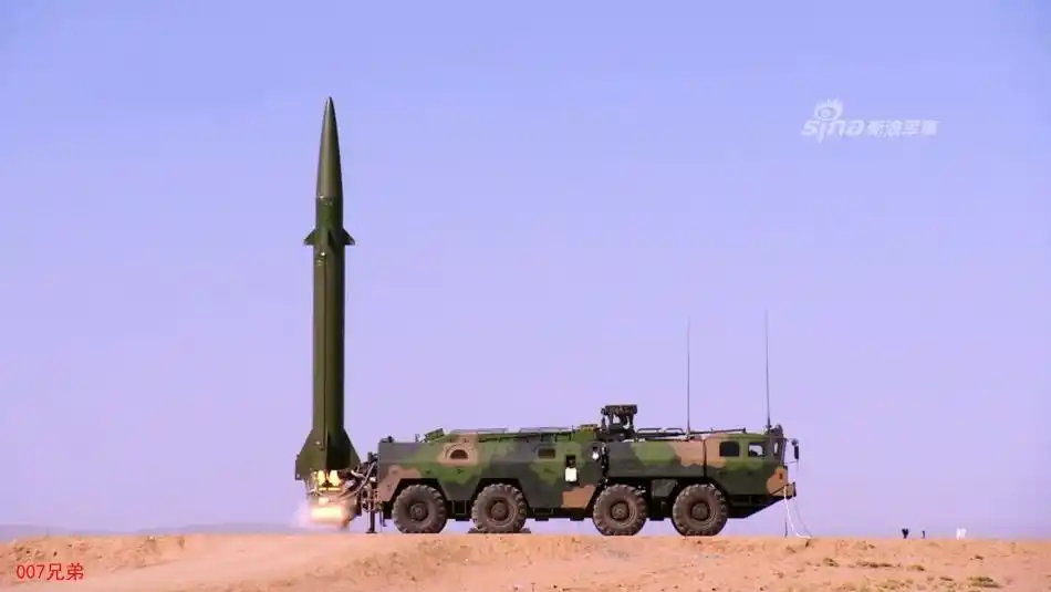 而照片上的导弹是东风-11a战役战术弹道导弹