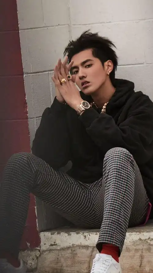 吴亦凡帅气有型图片手机壁纸