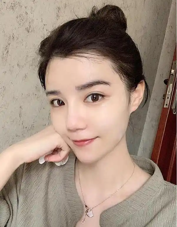 白皮女生常做3件事,坚持下来皮肤一天比一天好,比以前白2个度