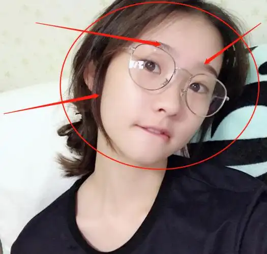 张艺凡大学时期不爱化妆,看到纯素颜照,这是什么绝世好皮肤