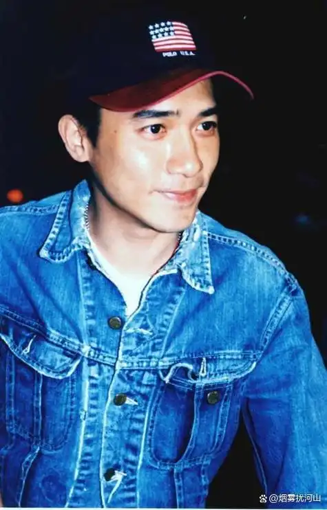 事实证明,61岁久居日本的梁朝伟,已经走上另一条大道